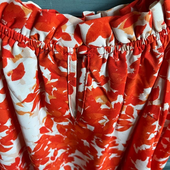 VINCE CAMUTO BEAUTIFUL COLD SHOULDER TOP - Picture 6 of 8